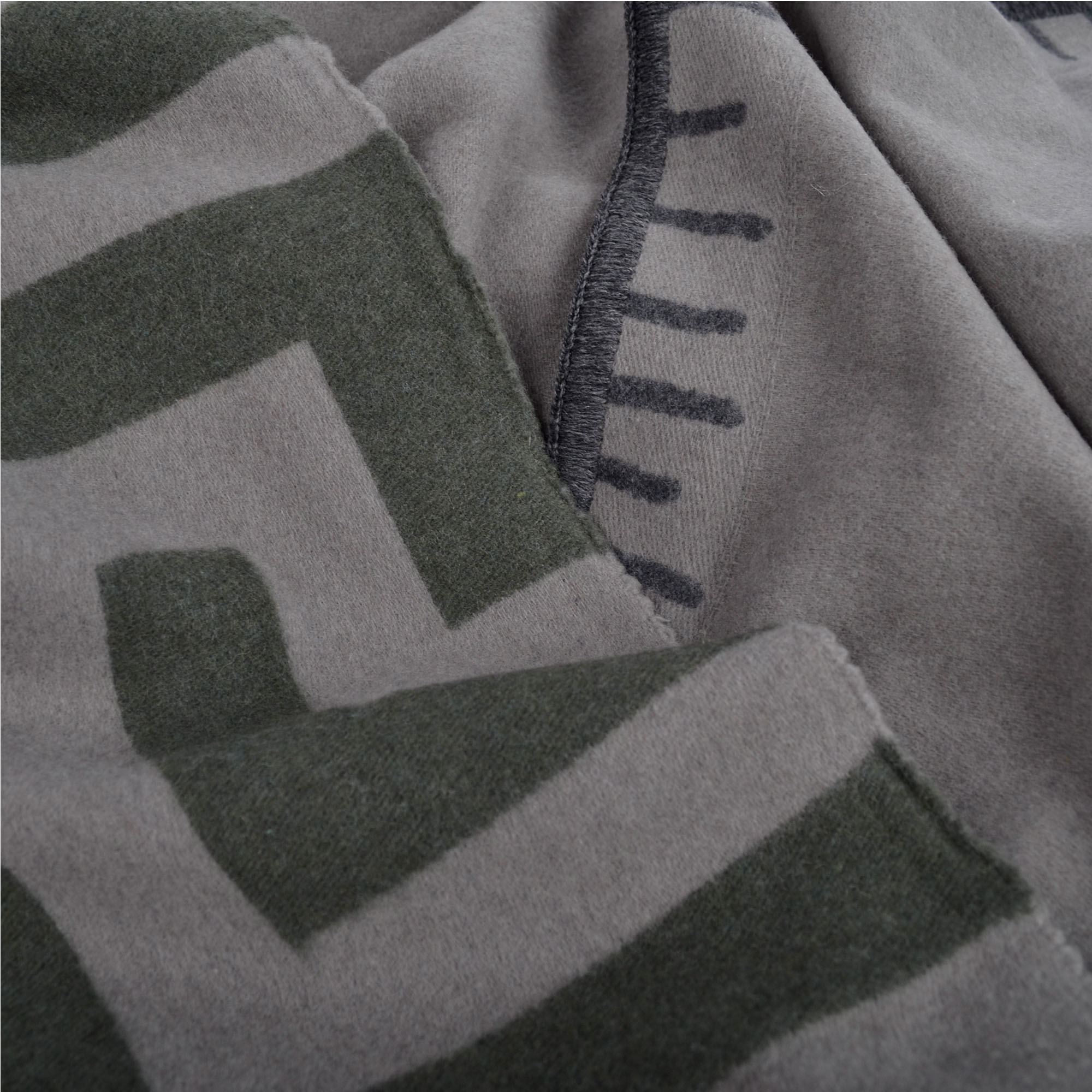 Decke aus merino wolle und kaschmir, graphite in 150x200cm, zoeppritz Insignia