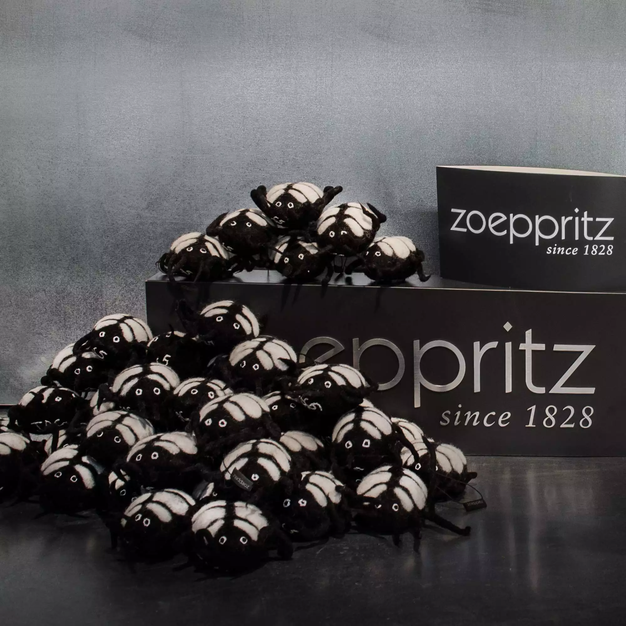 4051244428415-04-jag-fan-zoeppritz-filz-dekokaefer-schwarz-weiss 4051244428415-04-jag-fan-zoeppritz-filz-dekokaefer-schwarz-weiss