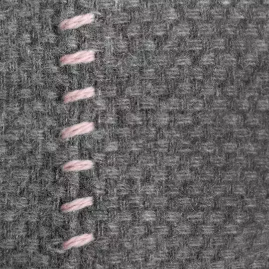 4051244516068-03-must-stitch-zoeppritz-schurwolle-kissenbezug-30x50-rosa-